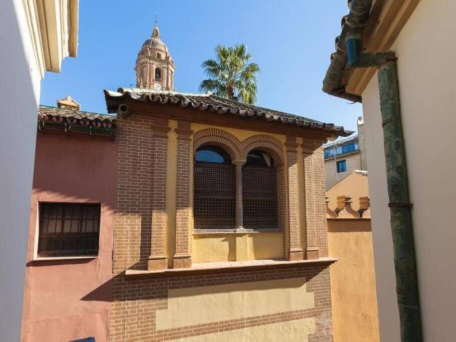 Chic Casa Cathedral At Calle Fresca 2-Bedroom Apartment In Malaga City Center Exterior photo